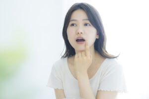 インプラントは絶対ダメ？やめとけといわれる理由と後悔しないための予備知識